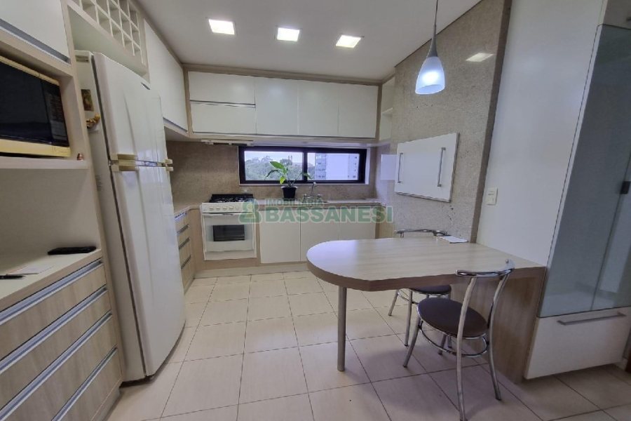 Apto Mobiliado com 200m², 3 dormitórios, 2 vagas, no bairro Medianeira em Caxias do Sul para Alugar