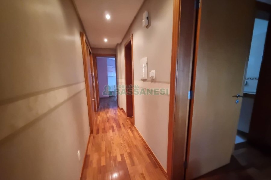 Apto Mobiliado com 200m², 3 dormitórios, 2 vagas, no bairro Medianeira em Caxias do Sul para Alugar