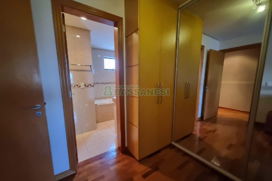 Apto Mobiliado com 200m², 3 dormitórios, 2 vagas, no bairro Medianeira em Caxias do Sul para Alugar