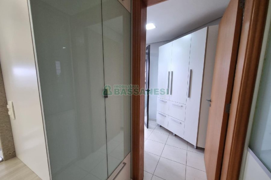 Apto Mobiliado com 200m², 3 dormitórios, 2 vagas, no bairro Medianeira em Caxias do Sul para Alugar