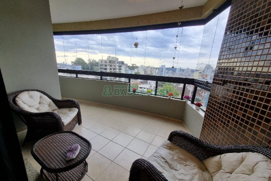 Apto Mobiliado com 200m², 3 dormitórios, 2 vagas, no bairro Medianeira em Caxias do Sul para Alugar