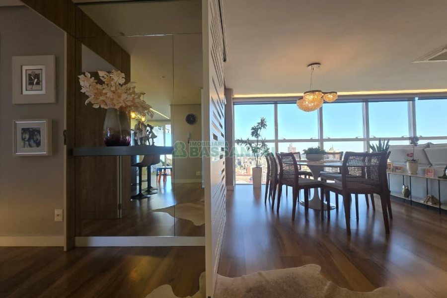 Apartamento com 178m², 3 dormitórios, 3 vagas, no bairro Centro em Caxias do Sul para Comprar