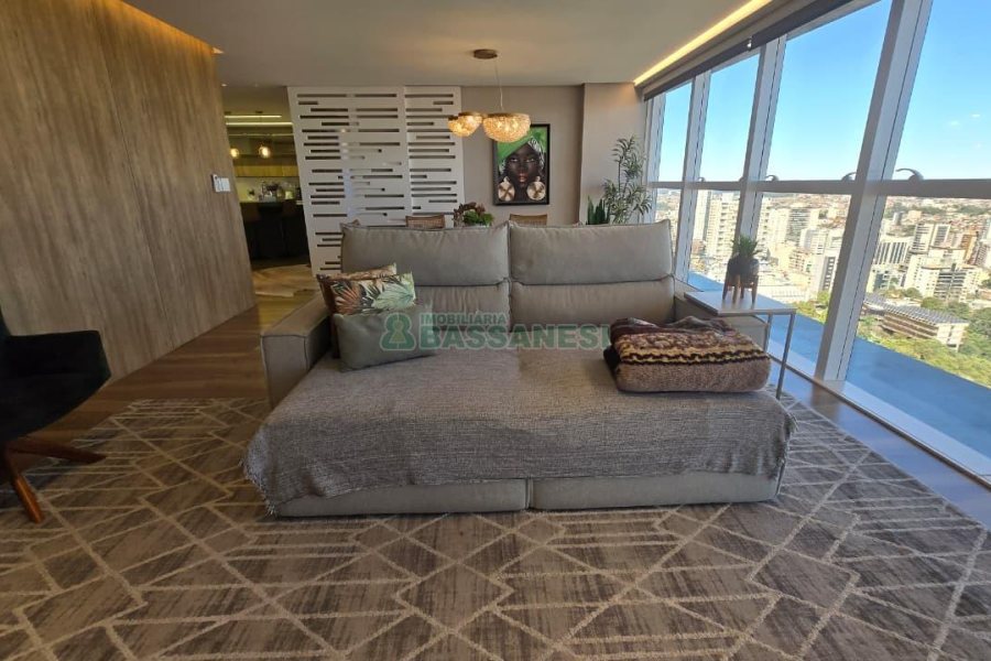 Apartamento com 178m², 3 dormitórios, 3 vagas, no bairro Centro em Caxias do Sul para Comprar