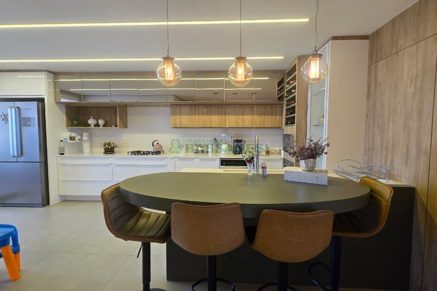 Apartamento com 178m², 3 dormitórios, 3 vagas, no bairro Centro em Caxias do Sul para Comprar