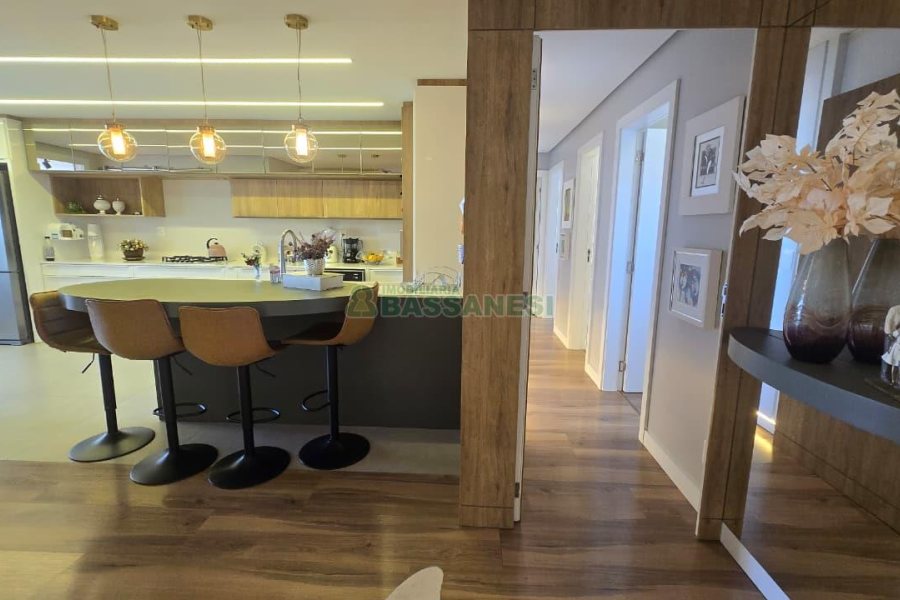 Apartamento com 178m², 3 dormitórios, 3 vagas, no bairro Centro em Caxias do Sul para Comprar