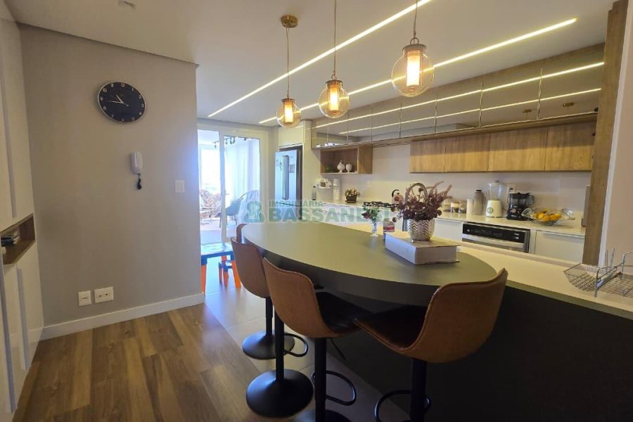 Apartamento com 178m², 3 dormitórios, 3 vagas, no bairro Centro em Caxias do Sul para Comprar