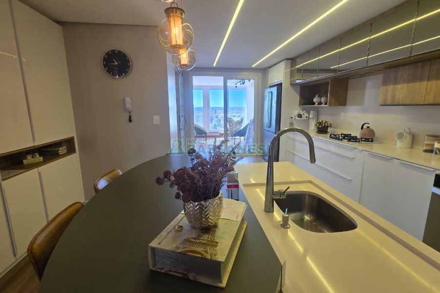 Apartamento com 178m², 3 dormitórios, 3 vagas, no bairro Centro em Caxias do Sul para Comprar