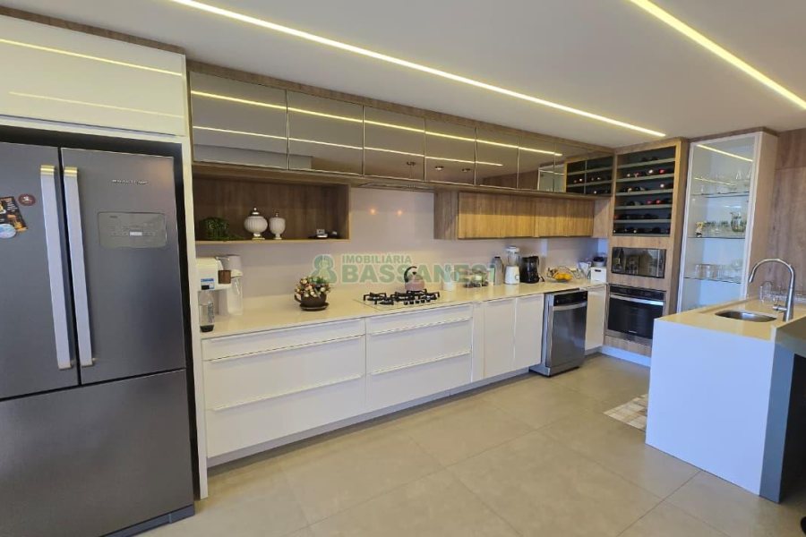 Apartamento com 178m², 3 dormitórios, 3 vagas, no bairro Centro em Caxias do Sul para Comprar