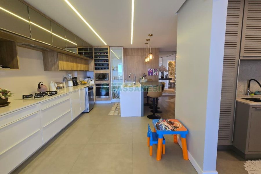 Apartamento com 178m², 3 dormitórios, 3 vagas, no bairro Centro em Caxias do Sul para Comprar