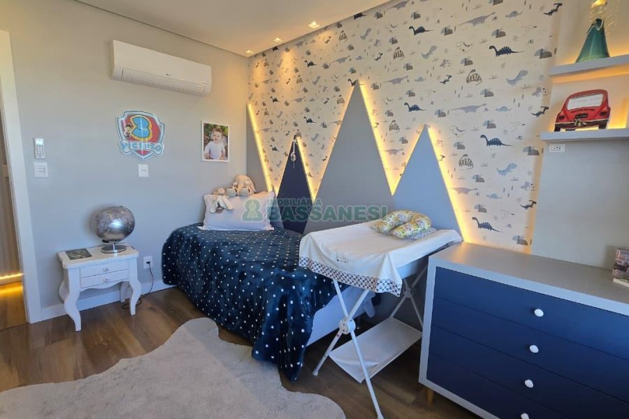 Apartamento com 178m², 3 dormitórios, 3 vagas, no bairro Centro em Caxias do Sul para Comprar