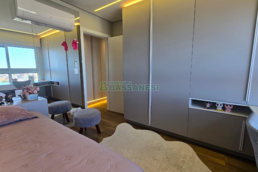 Apartamento com 178m², 3 dormitórios, 3 vagas, no bairro Centro em Caxias do Sul para Comprar