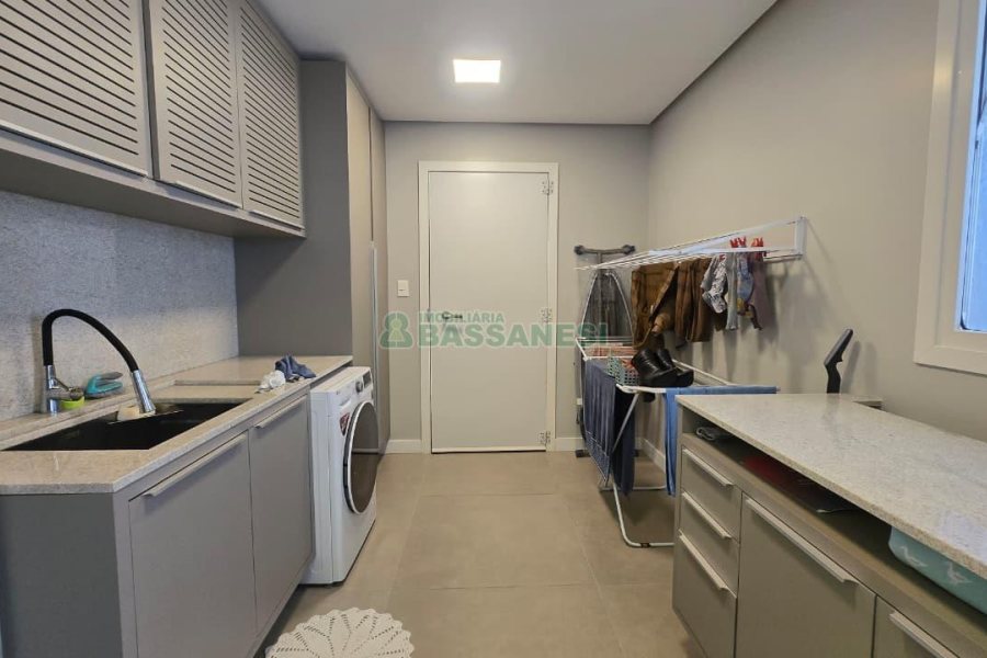 Apartamento com 178m², 3 dormitórios, 3 vagas, no bairro Centro em Caxias do Sul para Comprar