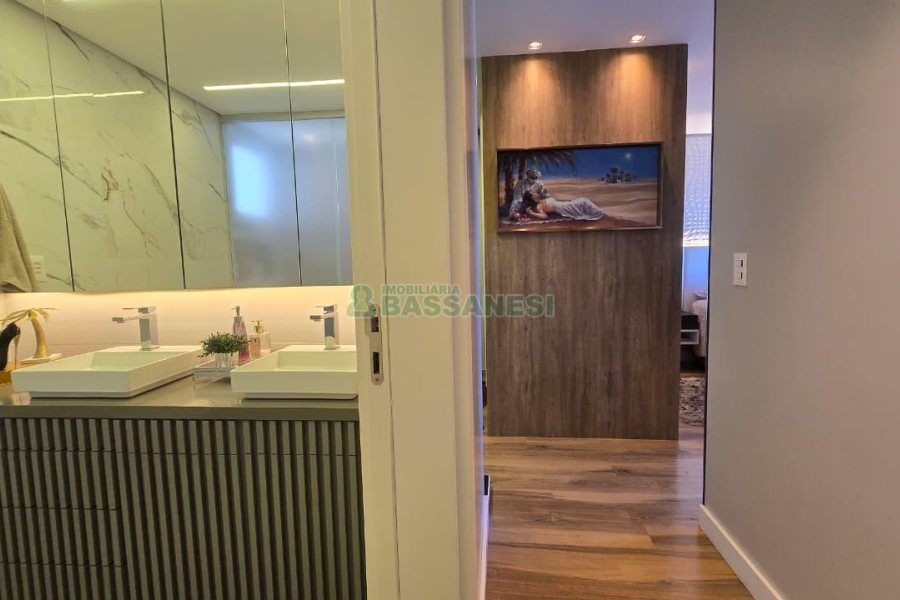 Apartamento com 178m², 3 dormitórios, 3 vagas, no bairro Centro em Caxias do Sul para Comprar