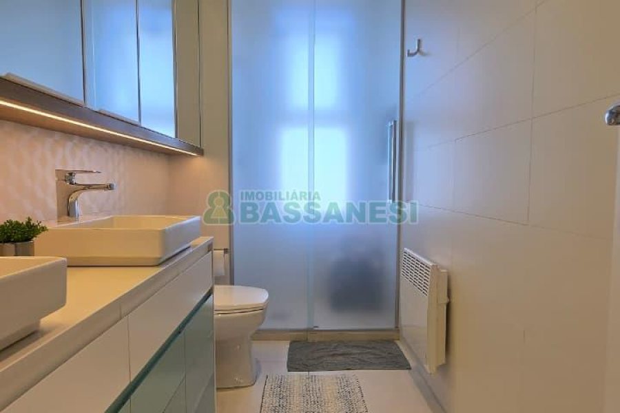 Apartamento com 178m², 3 dormitórios, 3 vagas, no bairro Centro em Caxias do Sul para Comprar