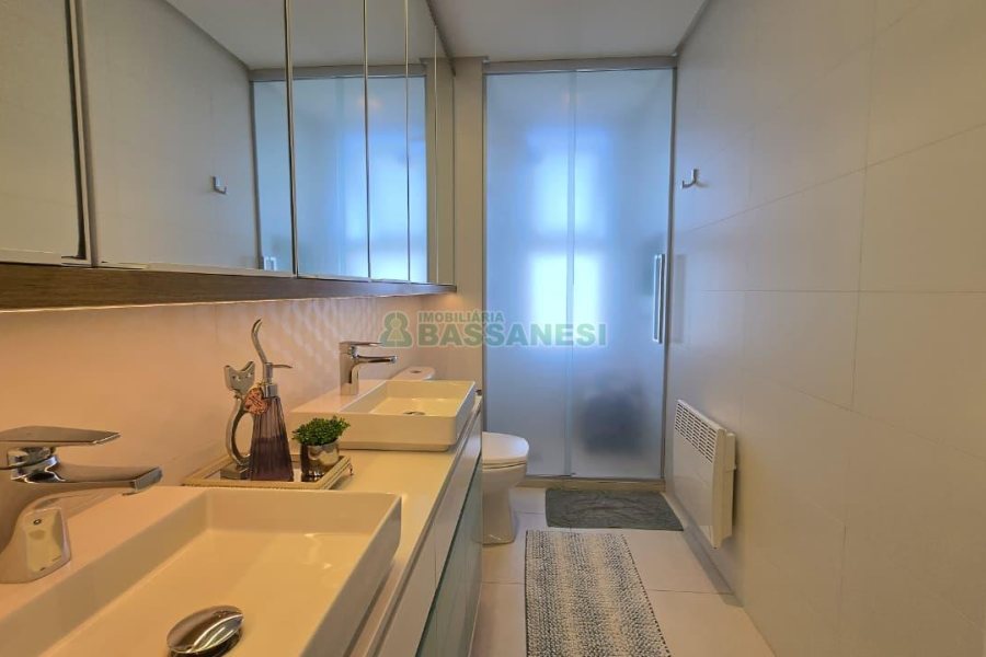 Apartamento com 178m², 3 dormitórios, 3 vagas, no bairro Centro em Caxias do Sul para Comprar