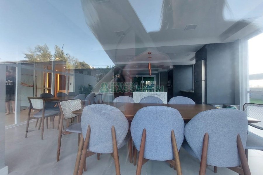 Apto Mobiliado com 55m², 2 dormitórios, 1 vaga, no bairro De Lazzer em Caxias do Sul para Alugar