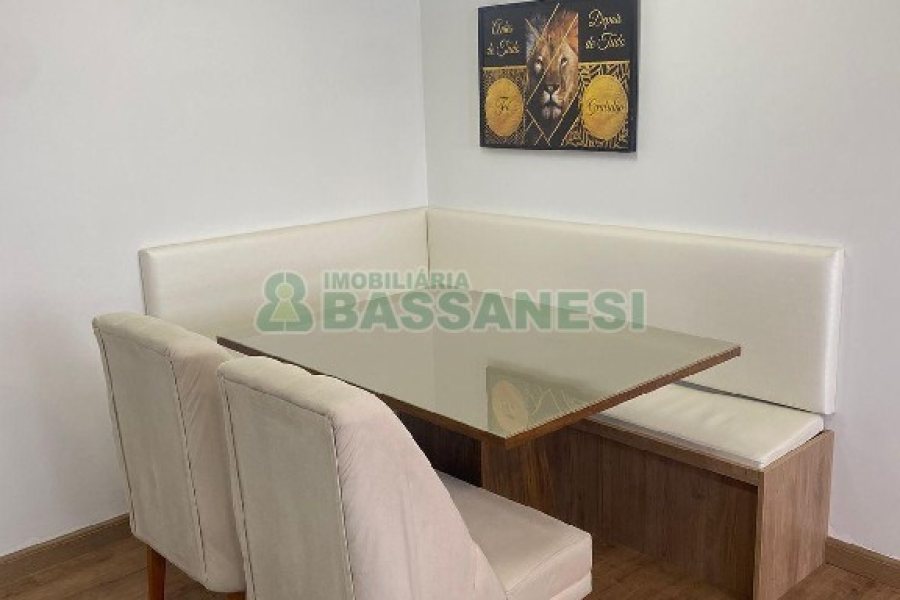 Apto Mobiliado com 55m², 2 dormitórios, 1 vaga, no bairro De Lazzer em Caxias do Sul para Alugar