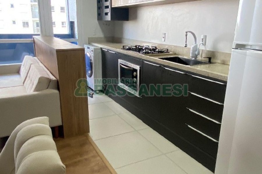 Apto Mobiliado com 55m², 2 dormitórios, 1 vaga, no bairro De Lazzer em Caxias do Sul para Alugar