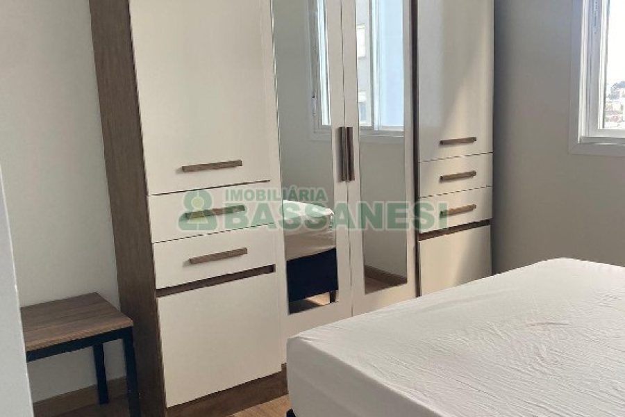 Apto Mobiliado com 55m², 2 dormitórios, 1 vaga, no bairro De Lazzer em Caxias do Sul para Alugar