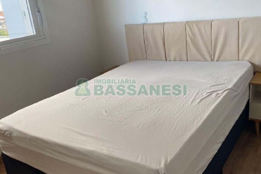 Apto Mobiliado com 55m², 2 dormitórios, 1 vaga, no bairro De Lazzer em Caxias do Sul para Alugar