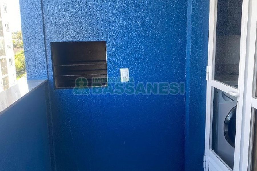 Apto Mobiliado com 55m², 2 dormitórios, 1 vaga, no bairro De Lazzer em Caxias do Sul para Alugar