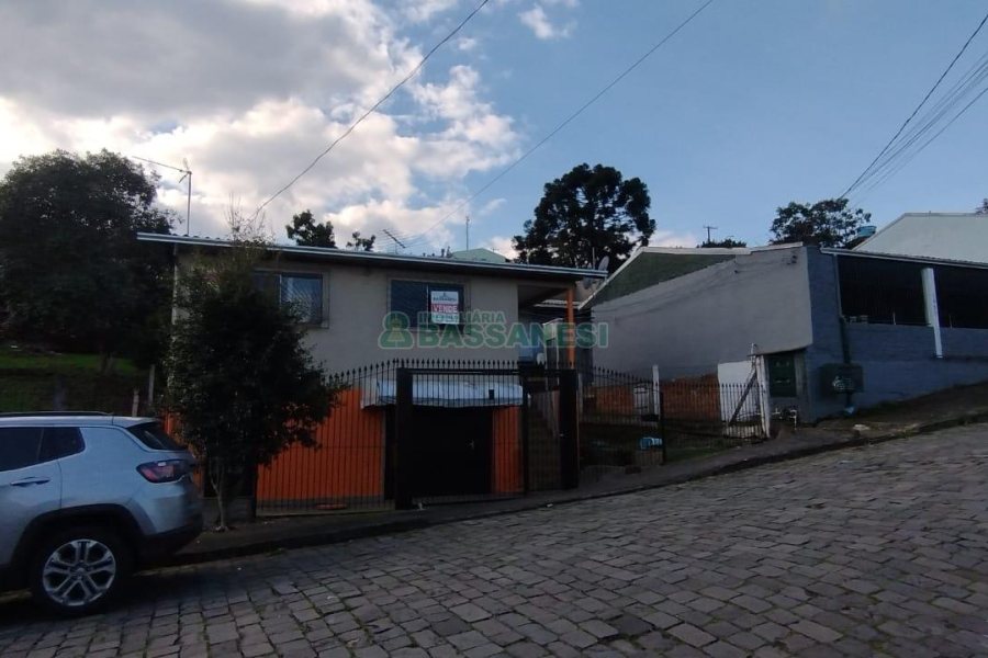 Casa com 100m², 2 dormitórios, 1 vaga, no bairro Nossa Senhora da Conceição em Caxias do Sul para Comprar