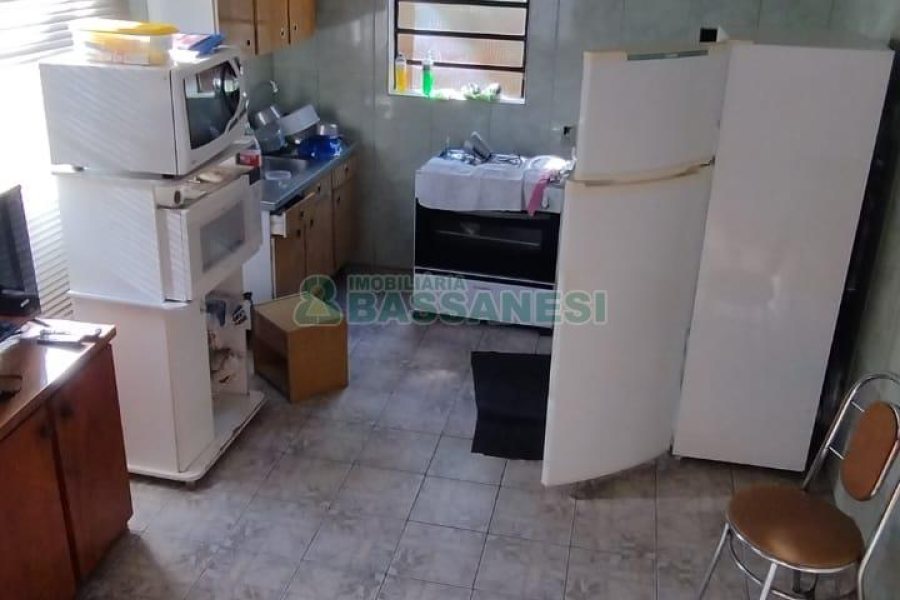 Casa com 100m², 2 dormitórios, 1 vaga, no bairro Nossa Senhora da Conceição em Caxias do Sul para Comprar