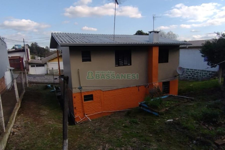 Casa com 100m², 2 dormitórios, 1 vaga, no bairro Nossa Senhora da Conceição em Caxias do Sul para Comprar