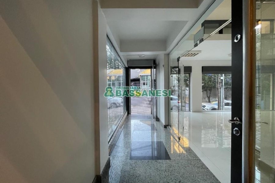 Sala com 279m², 2 vagas, no bairro Centro em Caxias do Sul para Alugar