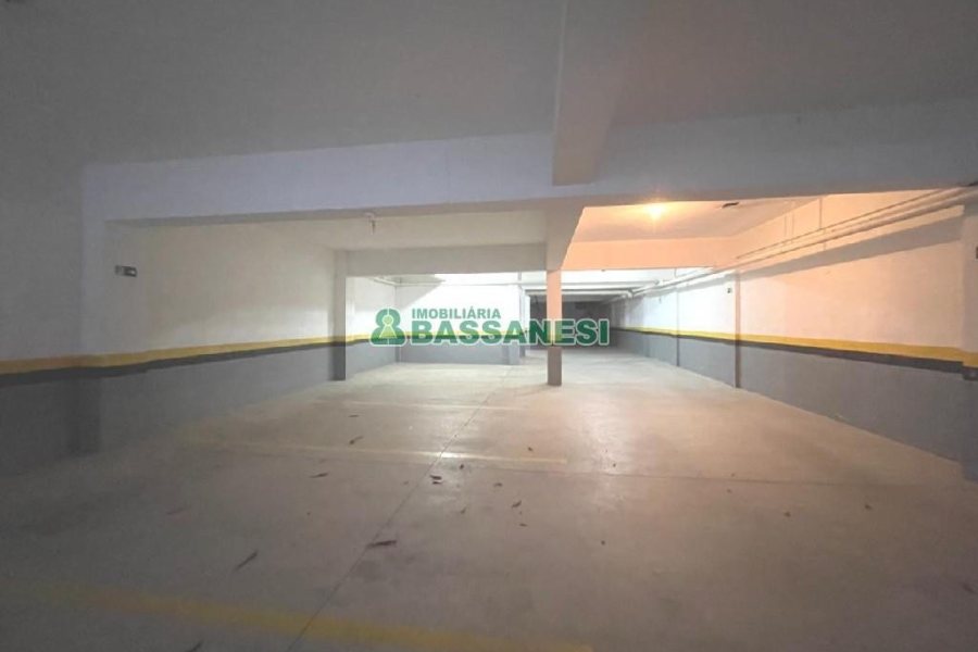 Sala com 279m², 2 vagas, no bairro Centro em Caxias do Sul para Alugar