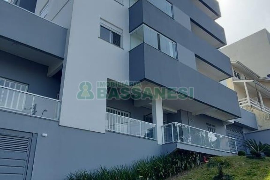 Apto Mobiliado com 60m², 2 dormitórios, 2 vagas, no bairro Santa Catarina em Caxias do Sul para Alugar ou Comprar
