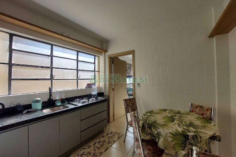 Apto Mobiliado com 68m², 3 dormitórios, no bairro Centro em Caxias do Sul para Alugar