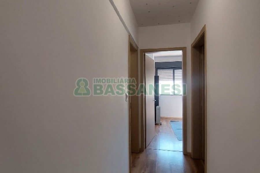 Apto Mobiliado com 68m², 3 dormitórios, no bairro Centro em Caxias do Sul para Alugar