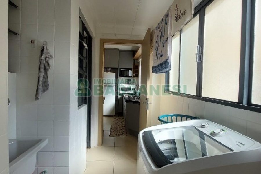 Apto Mobiliado com 68m², 3 dormitórios, no bairro Centro em Caxias do Sul para Alugar