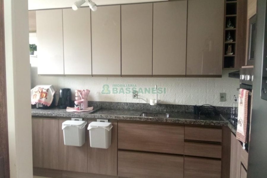 Apartamento com 50m², 2 dormitórios, 1 vaga, no bairro Desvio Rizzo em Caxias do Sul para Comprar