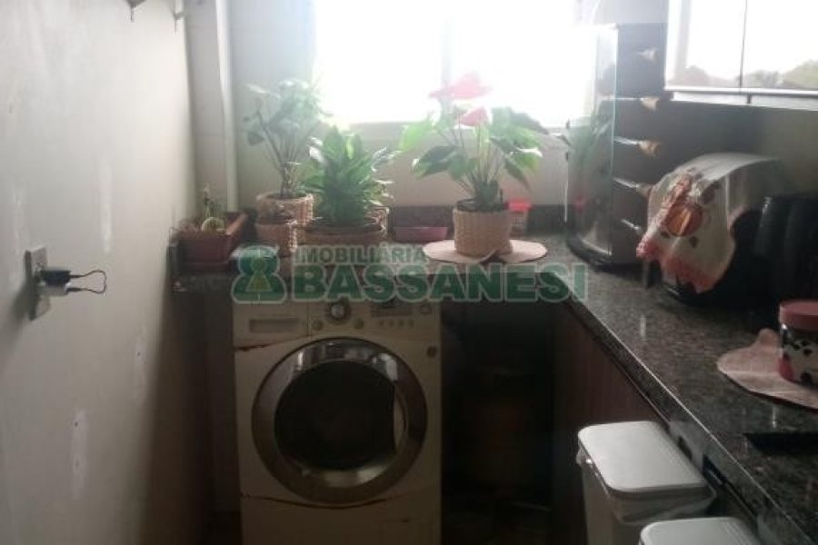 Apartamento com 50m², 2 dormitórios, 1 vaga, no bairro Desvio Rizzo em Caxias do Sul para Comprar