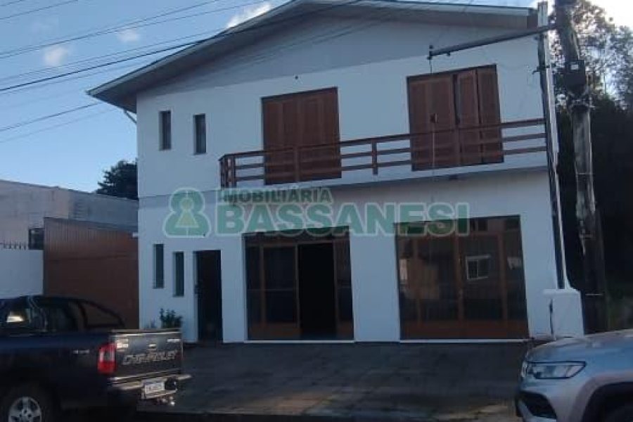 Casa com 242m², 3 dormitórios, 2 vagas, no bairro Forqueta em Caxias do Sul para Comprar