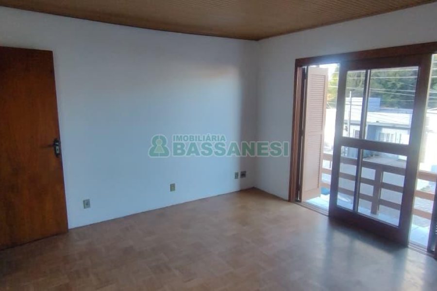 Casa com 242m², 3 dormitórios, 2 vagas, no bairro Forqueta em Caxias do Sul para Comprar