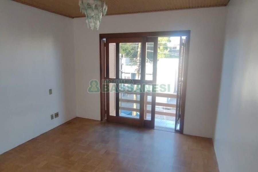 Casa com 242m², 3 dormitórios, 2 vagas, no bairro Forqueta em Caxias do Sul para Comprar