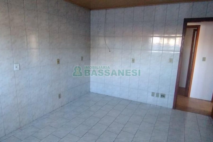 Casa com 242m², 3 dormitórios, 2 vagas, no bairro Forqueta em Caxias do Sul para Comprar