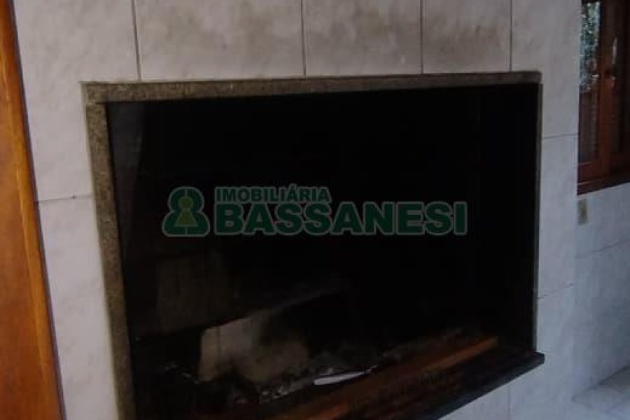 Casa com 242m², 3 dormitórios, 2 vagas, no bairro Forqueta em Caxias do Sul para Comprar