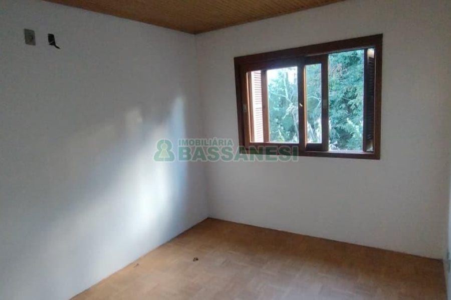 Casa com 242m², 3 dormitórios, 2 vagas, no bairro Forqueta em Caxias do Sul para Comprar