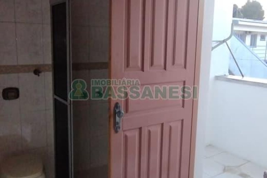 Casa com 242m², 3 dormitórios, 2 vagas, no bairro Forqueta em Caxias do Sul para Comprar