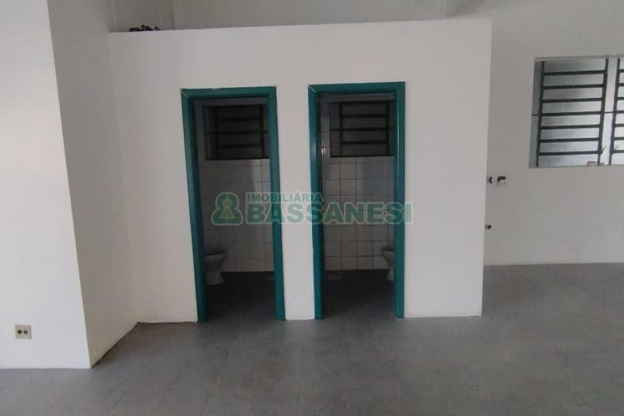 Casa com 242m², 3 dormitórios, 2 vagas, no bairro Forqueta em Caxias do Sul para Comprar