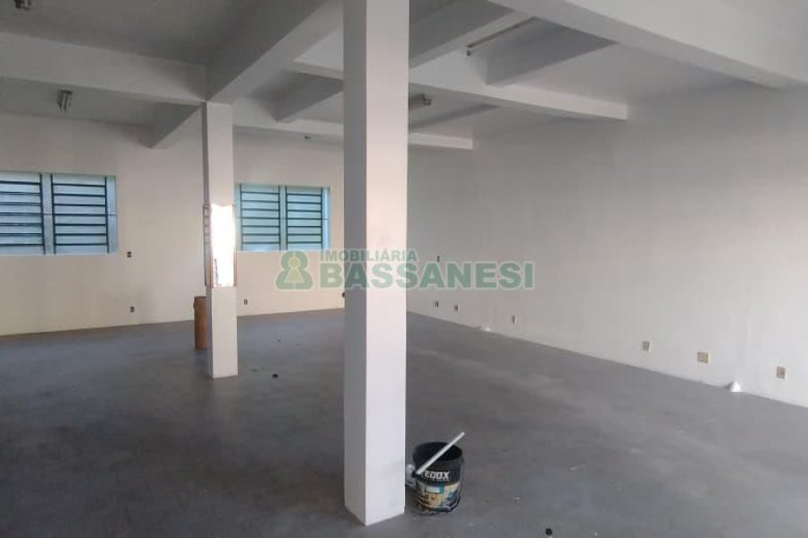 Casa com 242m², 3 dormitórios, 2 vagas, no bairro Forqueta em Caxias do Sul para Comprar