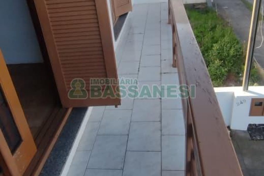 Casa com 242m², 3 dormitórios, 2 vagas, no bairro Forqueta em Caxias do Sul para Comprar