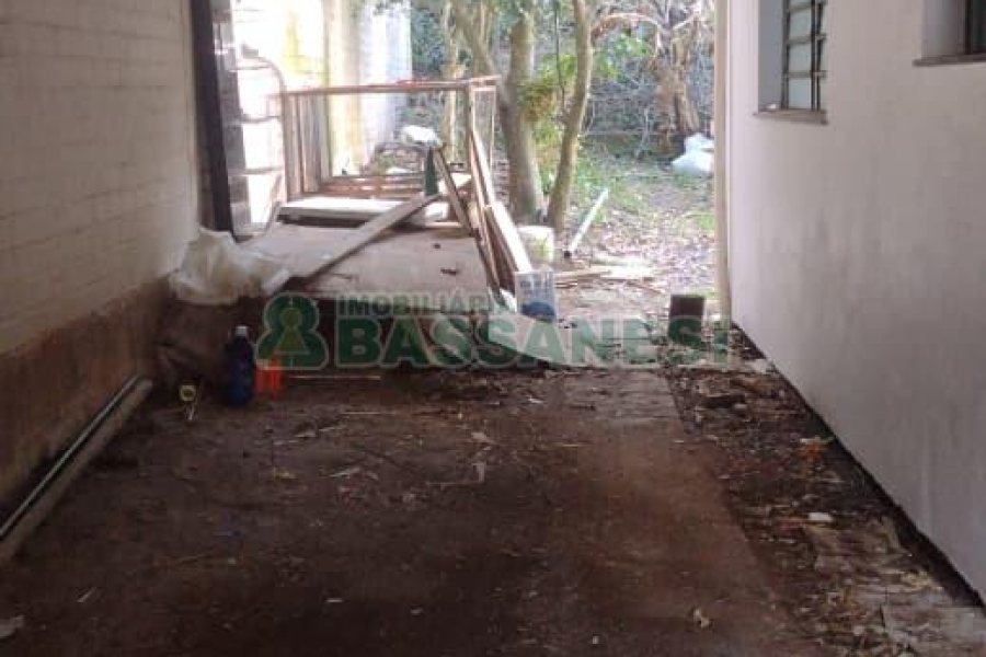 Casa com 242m², 3 dormitórios, 2 vagas, no bairro Forqueta em Caxias do Sul para Comprar