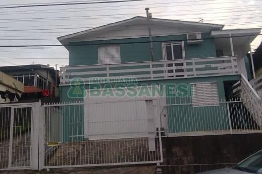 Casa com 136m², 3 dormitórios, 3 vagas, no bairro Diamantino em Caxias do Sul para Comprar