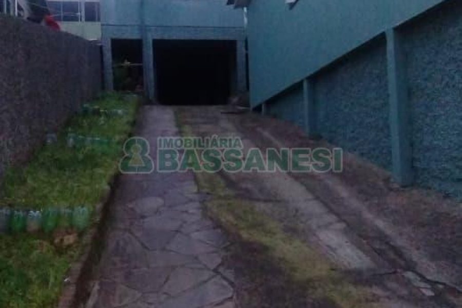 Casa com 136m², 3 dormitórios, 3 vagas, no bairro Diamantino em Caxias do Sul para Comprar