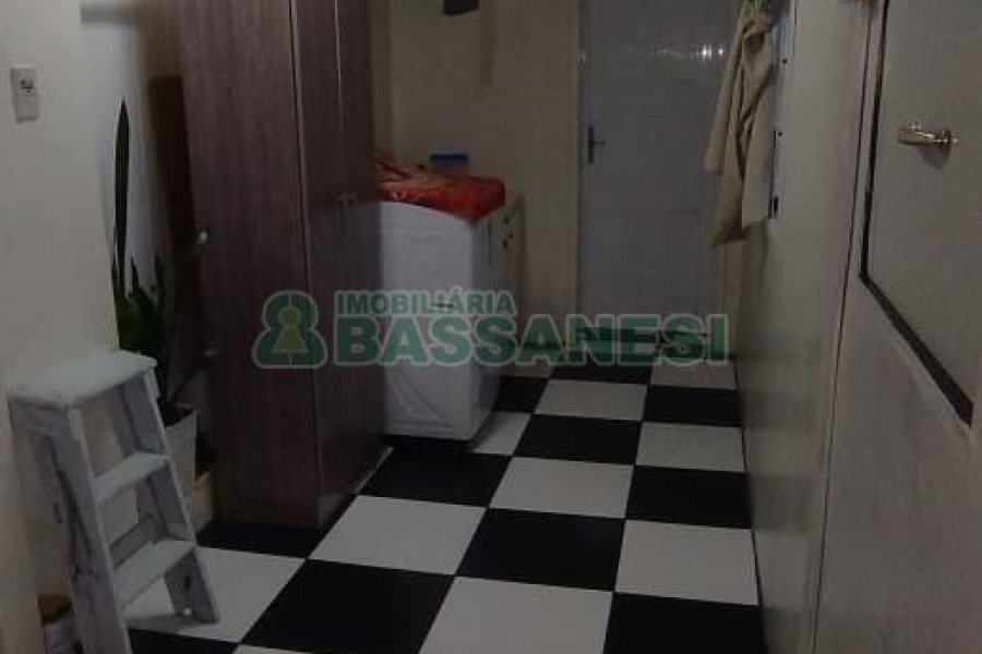 Casa com 136m², 3 dormitórios, 3 vagas, no bairro Diamantino em Caxias do Sul para Comprar
